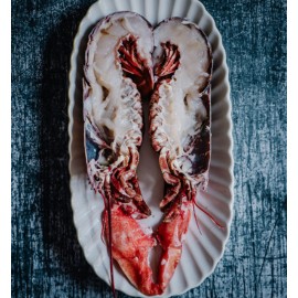 Homard européen en carapace coupé en 2