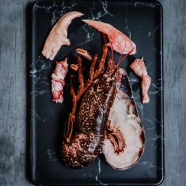 Homard européen en carapace coupé en 2